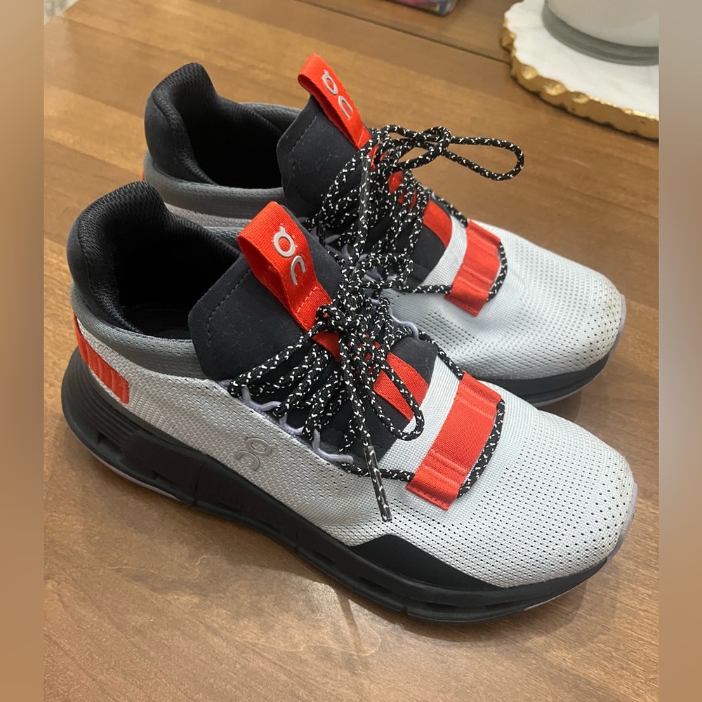 On Running Women’s Cloud Nova size 6